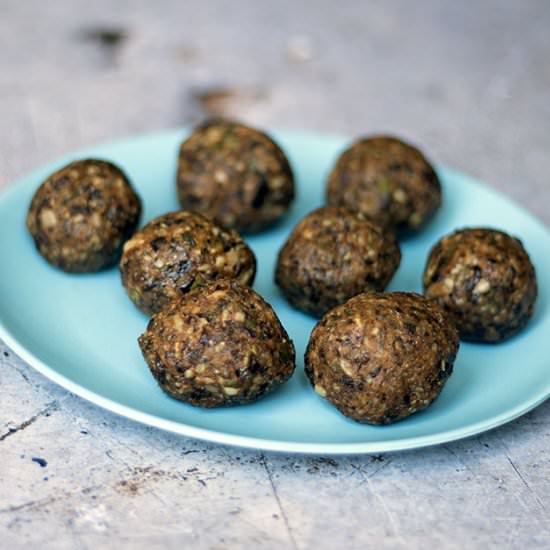 Nut free carrot cake energy balls