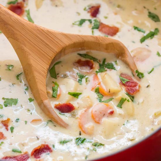 Creamy Clam Chowder with Bacon