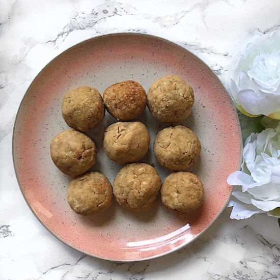 Cashew Butter Energy Balls