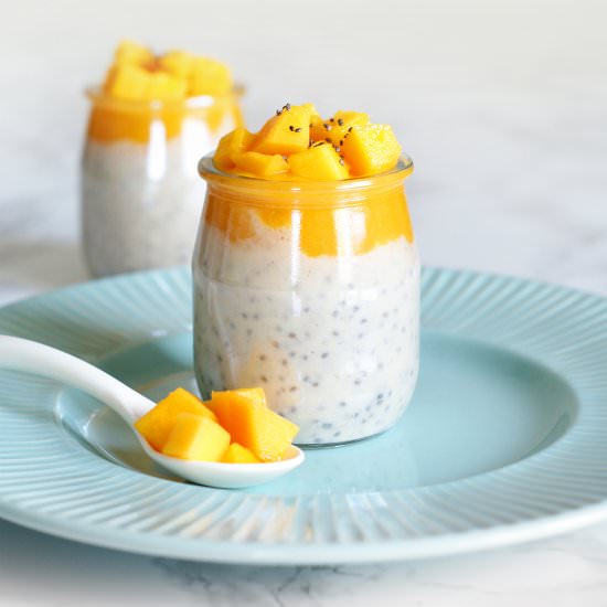 Chia pudding with mango mousse