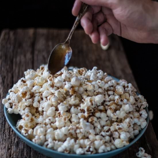 Easy Vegan Salted Caramel Popcorn