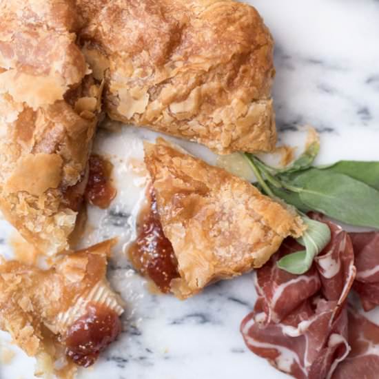Baked Brie with Fresh Fig Jam