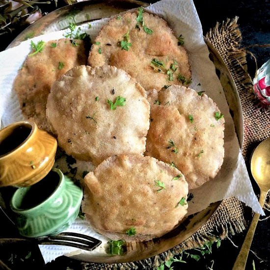 Amaranth and buckwheat flour pooris