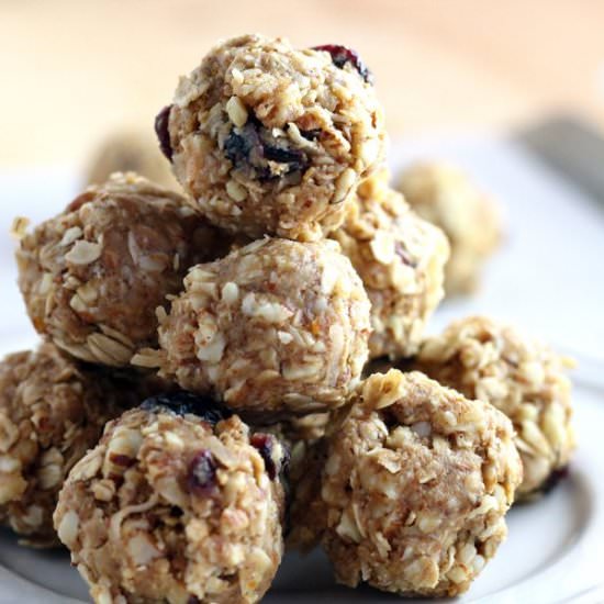 No Bake Almond Oatmeal Energy Bites