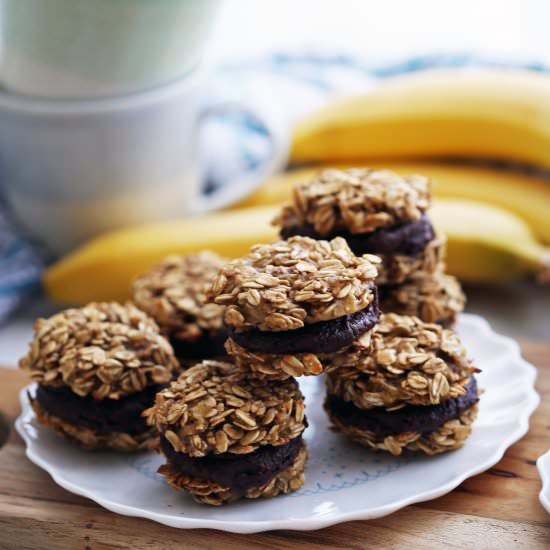 Banana Oatmeal Cookies with Filling