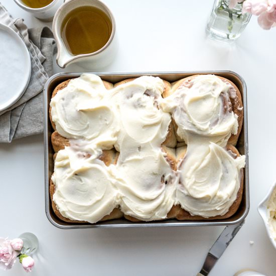6 Ingredient Cinnamon Rolls