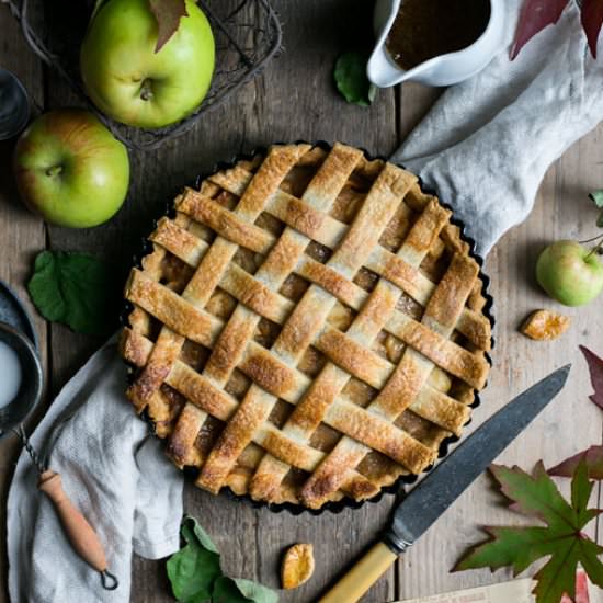 Apple Pie with Caramel Sauce