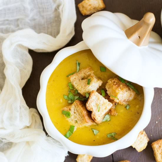 Roasted Acorn Squash Soup