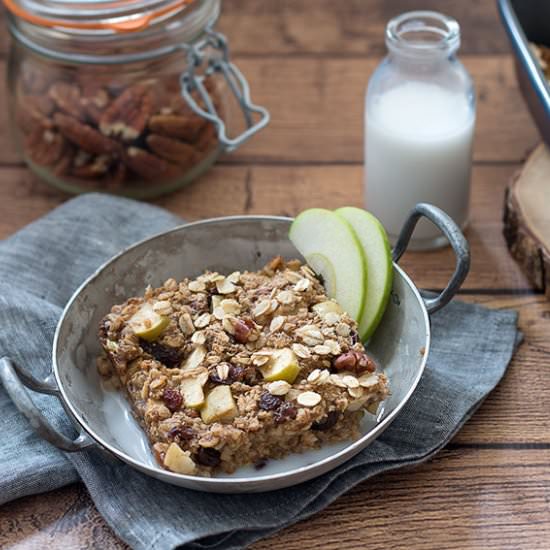 Apple and Cinnamon Baked Oatmeal