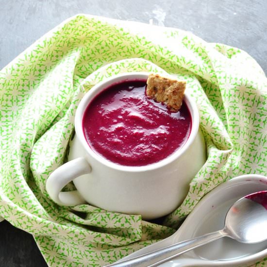 Beetroot Soup with Kale and Fennel