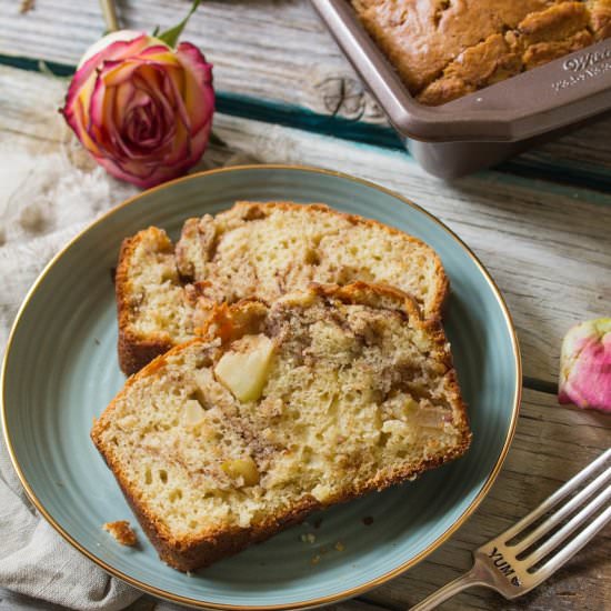 Apple Cinnamon Bread