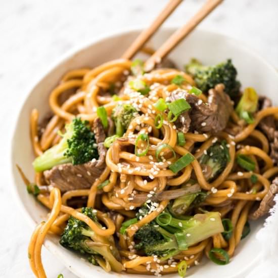 CHINESE BEEF AND BROCCOLI NOODLES