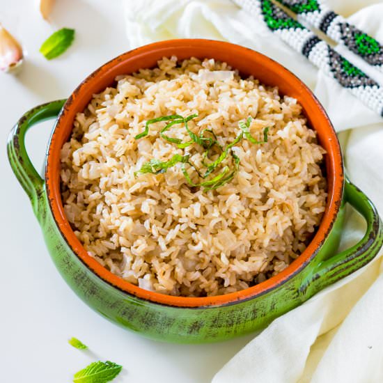 Instant Pot Garlic Brown Rice