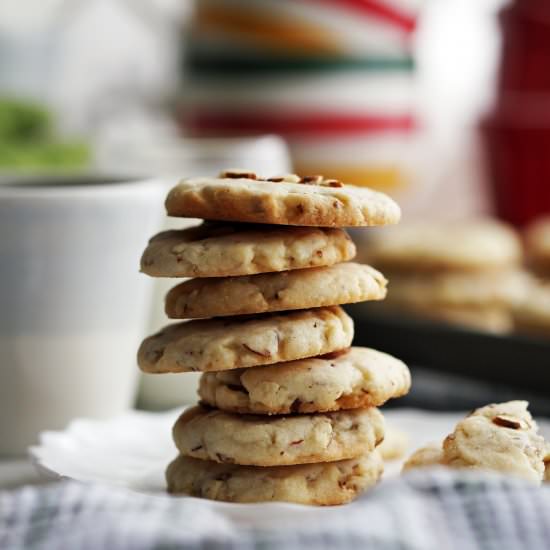 6-Ingredient Crunchy Almond Cookies