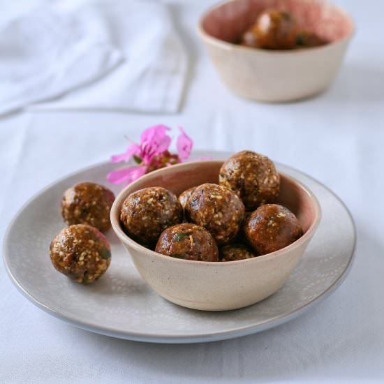 Choc nut energy balls