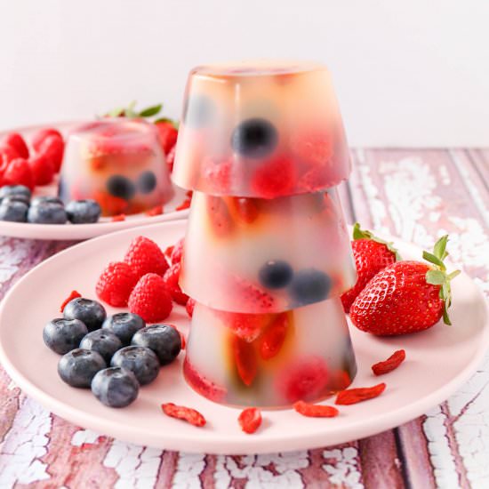 Coconut Water & Mixed Berries Jelly