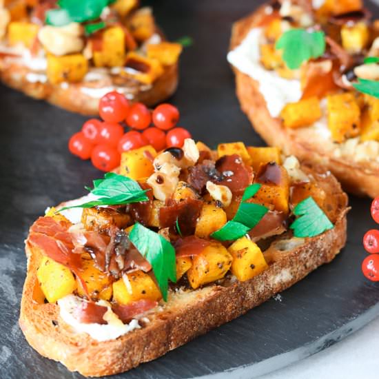 Roasted Acorn Squash Crostini