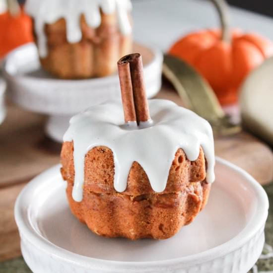 Mini Pumpkin Spice Latte Bundt Cake