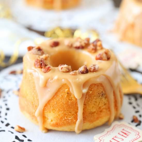 Candied Pecan & Caramel Mini Cakes