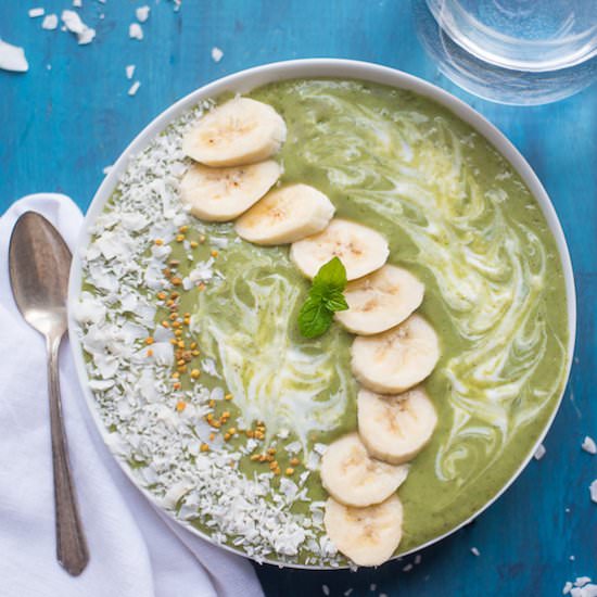 Green Chia & Moringa Smoothie Bowl
