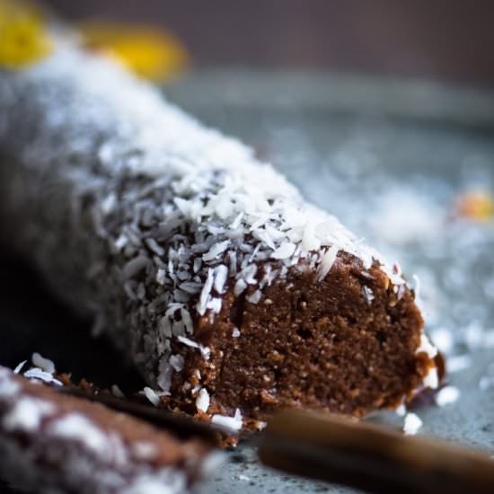 Sweet fruit and nut log