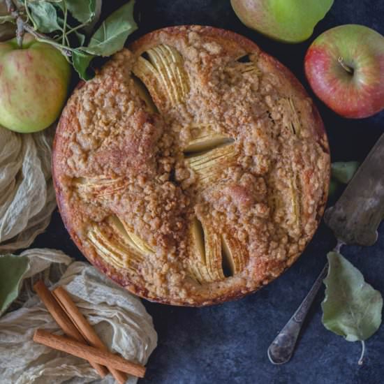 Apple Cinnamon Streusel Coffee Cake