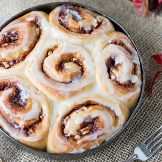 Apple Cinnamon Rolls & Cider Glaze
