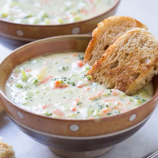 Creamy and Cheesy Broccoli Soup