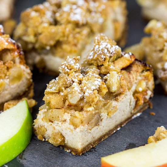 Apple Cobbler Cheesecake Bars