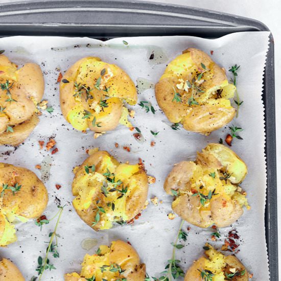 Simple Garlic Smashed Potatoes