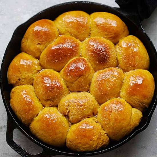 Pumpkin Dinner Rolls