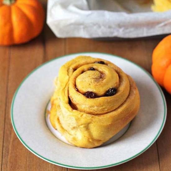 Vegan Pumpkin Cinnamon Rolls