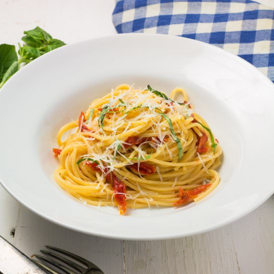 spaghetti with sun-dried tomatoes