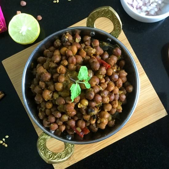 Black Chana Curry/Kala Chana Gughni