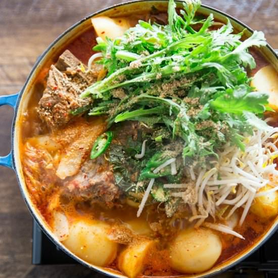 Gamjatang (Korean Pork Bone Soup)