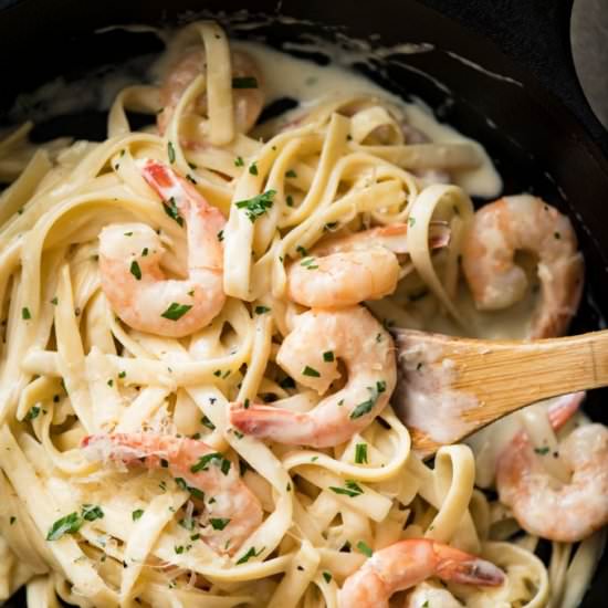 CREAMY GARLIC PRAWN PASTA