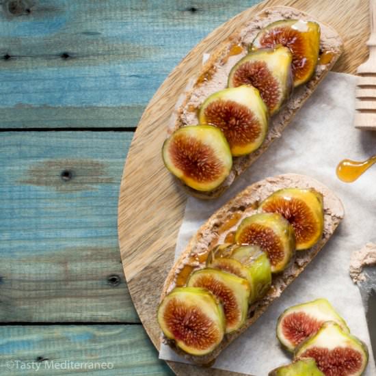 Breakfasts with fresh figs