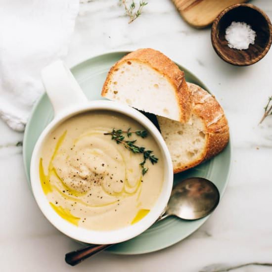 Vegan Garlic Cauliflower Soup