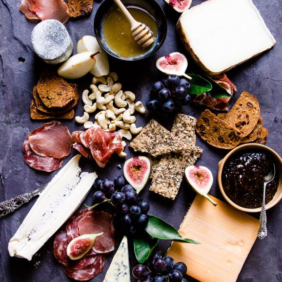 How to Make the Perfect Cheeseboard