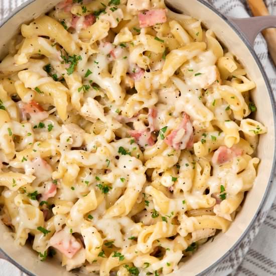 One Pot Chicken Cordon Bleu Pasta