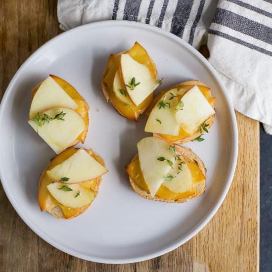 Smoked Gouda & Apple Crostini