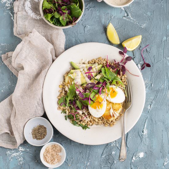 Barley bowl with halloumi, avocado,