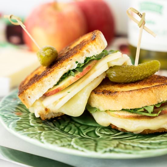 Apple and Horseradish Cheddar Sandwich