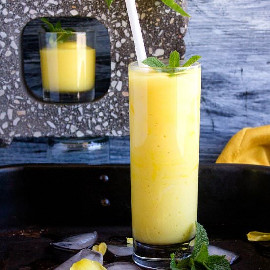 Mango Lassi/Indian Mango Smoothie
