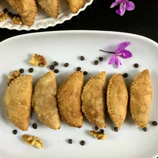 Marbled Chocolate Gujiyas/Empanadas