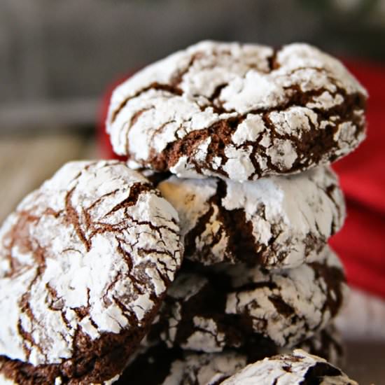 Easy Chocolate Crinkle Cookies