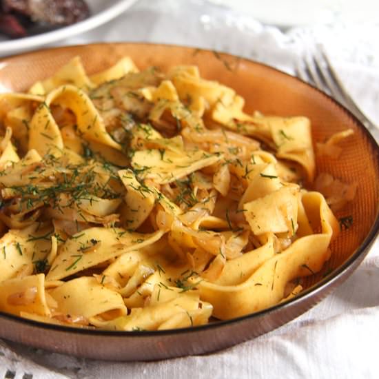 Cabbage Noodles with Sour Cream