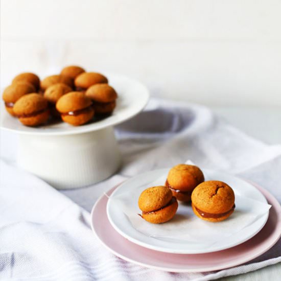 Peppernut Macarons