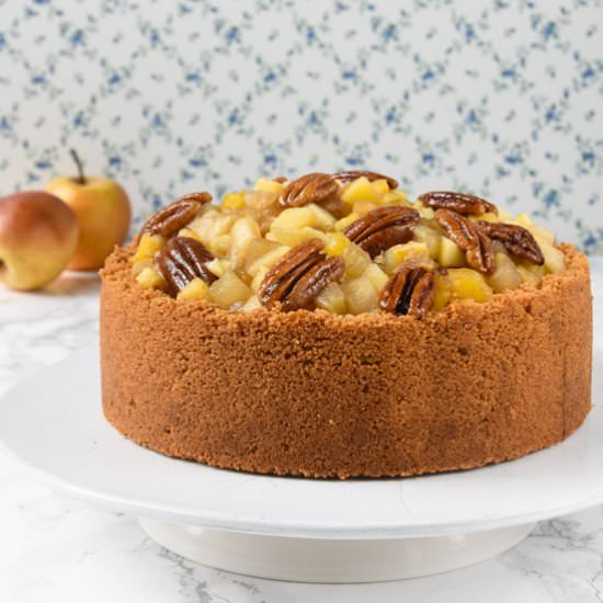 Cheesecake with caramelized apples