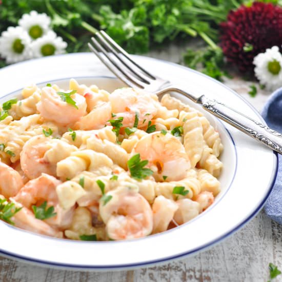 Dump-and-Bake Creamy Shrimp Pasta